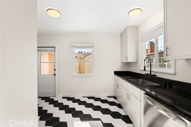 Image 9 of 47 For 2155 Euclid Avenue