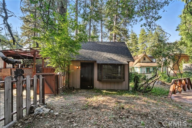 373 Redwood Lane, Crestline CA: https://media.crmls.org/medias/ca2d8350-d7ea-413e-a4e1-434280600a88.jpg