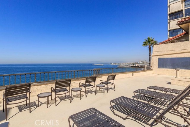 Detail Gallery Image 4 of 31 For 555 Esplanade #418,  Redondo Beach,  CA 90277 - 2 Beds | 2 Baths