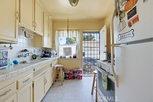 9132 Crenshaw Boulevard, Inglewood CA: https://media.crmls.org/medias/ca2f1d9d-e4bd-488b-a24e-0a31ac6f5eef.jpg