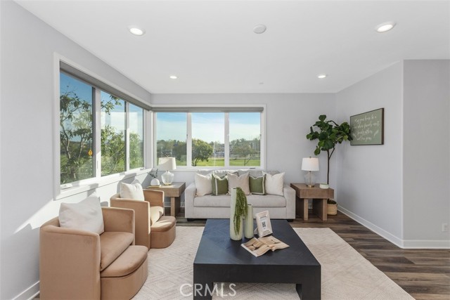 Detail Gallery Image 13 of 40 For 430 Transport, Tustin,  CA 92782 - 4 Beds | 3/1 Baths