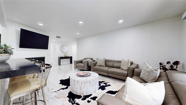 Detail Gallery Image 4 of 52 For 4632 Park Granada #93,  Calabasas,  CA 91302 - 3 Beds | 2 Baths