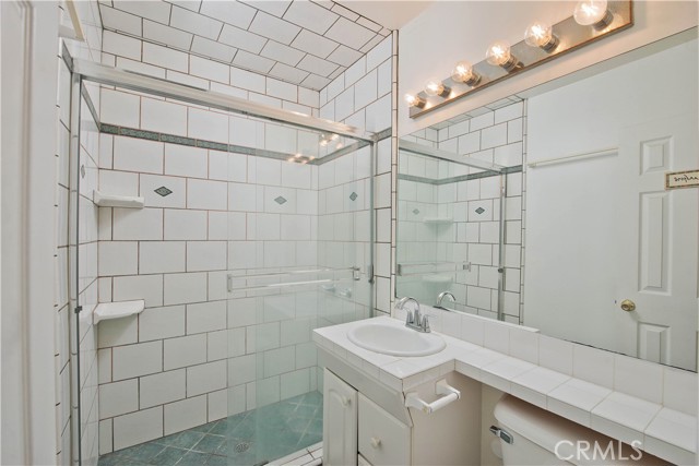 Detail Gallery Image 14 of 31 For 17420 Collins St, Encino,  CA 91316 - 3 Beds | 3 Baths