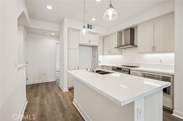 Detail Gallery Image 2 of 7 For 11708 Arkansas St #D,  Artesia,  CA 90701 - 3 Beds | 3 Baths