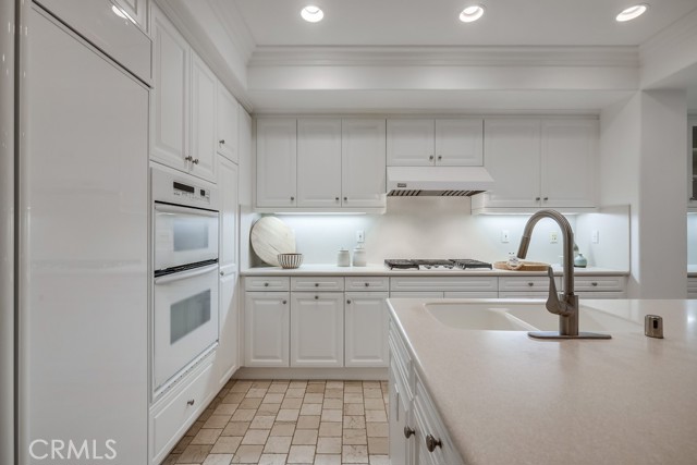 2569 Bungalow Place, Corona del Mar CA: https://media.crmls.org/medias/ca305a16-2865-4d84-9344-29a6cb00b9de.jpg