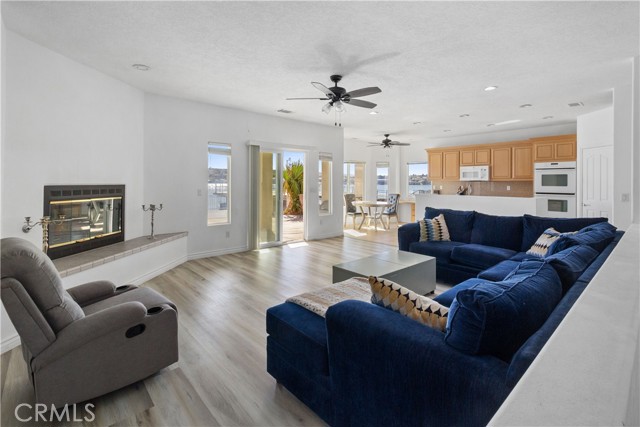 18075 Lakeview Drive, Victorville CA: https://media.crmls.org/medias/ca309464-d558-4c42-b102-e44a8beaac1b.jpg