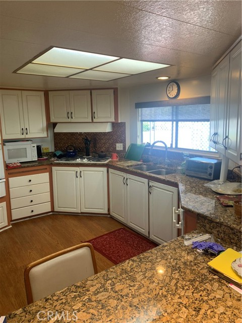 24921 Muirlands Boulevard, Lake Forest CA: https://media.crmls.org/medias/ca315b31-eb58-4528-974e-33df829cc0c1.jpg