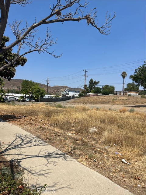 402 N Main Street, Lake Elsinore CA: https://media.crmls.org/medias/ca32225a-af21-4bde-8fb4-417b49d0fc23.jpg