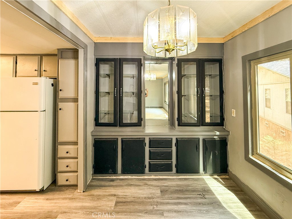 https://media.crmls.org/medias/ca327a05-34f8-4e97-8850-c9a61e987402.jpg?preset=X-Large