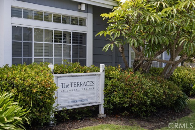 Detail Gallery Image 1 of 19 For 930 Poppy Ln, Corona Del Mar,  CA 92625 - 2 Beds | 2 Baths