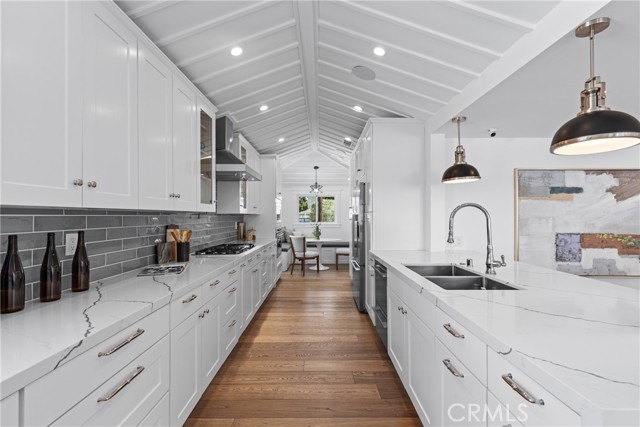 Detail Gallery Image 3 of 32 For 12947 La Maida St, Sherman Oaks,  CA 91423 - 4 Beds | 3 Baths