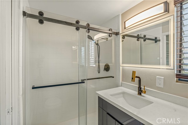 Detail Gallery Image 25 of 38 For 401 W 5th St 3b,  Long Beach,  CA 90802 - 2 Beds | 2 Baths