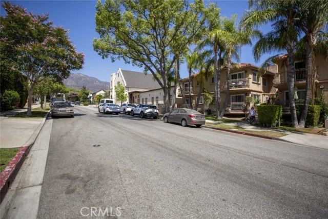 550 E Santa Anita Avenue, Burbank CA: https://media.crmls.org/medias/ca345c1a-928b-4797-8196-7ba278056632.jpg