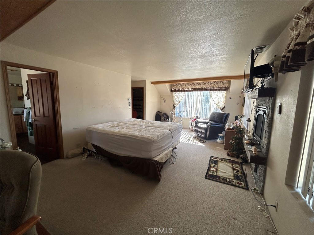 https://media.crmls.org/medias/ca3671e5-d601-4d4c-bc5a-922d220faf8b.jpg?preset=X-Large