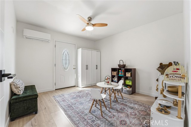 Detail Gallery Image 14 of 23 For 2157 Gale Ave, Long Beach,  CA 90810 - 4 Beds | 3 Baths