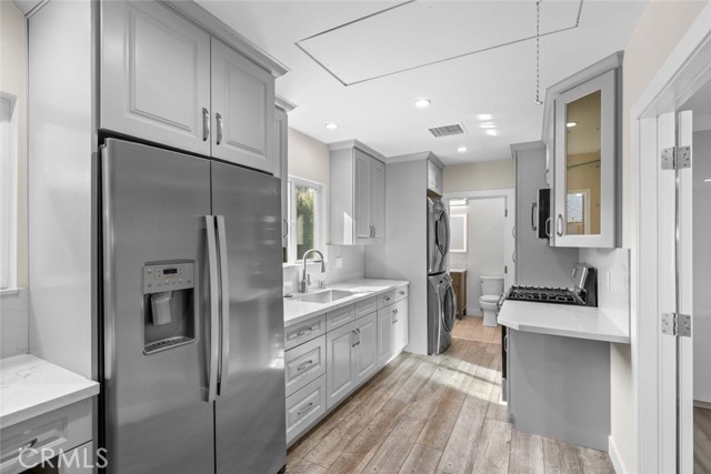 Detail Gallery Image 49 of 61 For 415 Birmingham Rd, Burbank,  CA 91504 - 4 Beds | 3/1 Baths