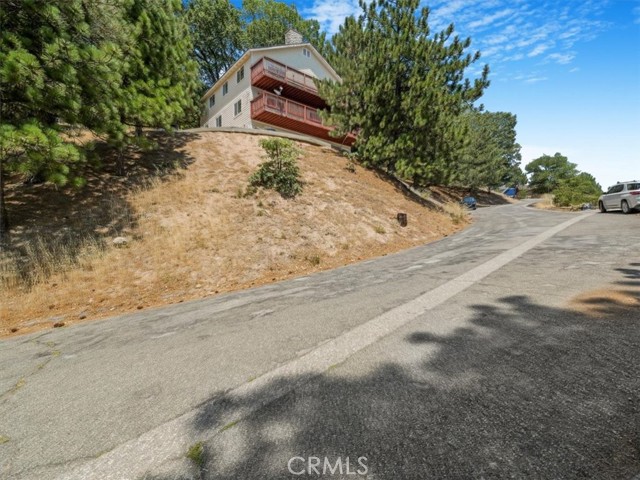 Detail Gallery Image 14 of 46 For 30134 Enchanted Way, Running Springs,  CA 92382 - 4 Beds | 3/1 Baths
