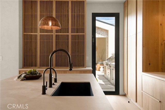 Detail Gallery Image 8 of 22 For 4500 Calhoun Ave, Sherman Oaks,  CA 91423 - 4 Beds | 4/1 Baths