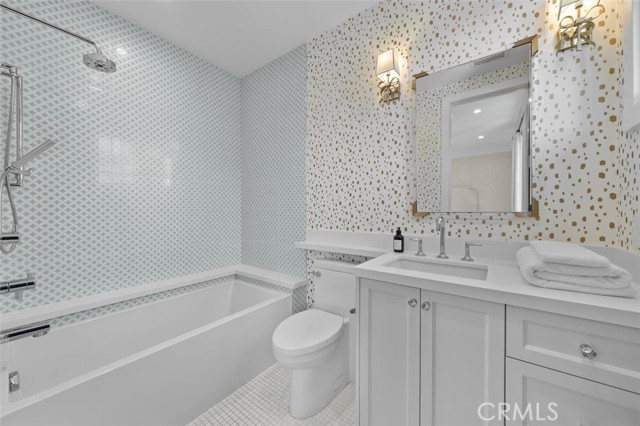 Detail Gallery Image 53 of 75 For 676 18th St, Manhattan Beach,  CA 90266 - 6 Beds | 6/2 Baths