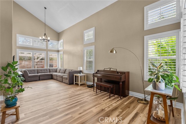 Detail Gallery Image 6 of 54 For 27360 Chesterfield Dr, Valencia,  CA 91354 - 4 Beds | 3 Baths