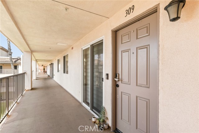 17230 Newhope Street, Fountain Valley CA: https://media.crmls.org/medias/ca3c865a-e33a-433b-8f48-e6adffb6754b.jpg