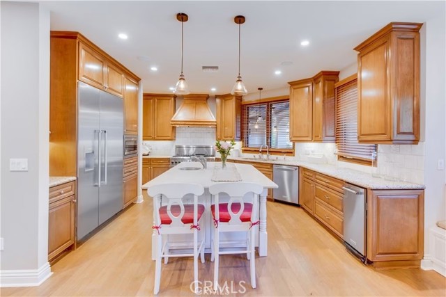 Detail Gallery Image 13 of 67 For 5230 Quakertown Ave, Woodland Hills,  CA 91364 - 5 Beds | 5 Baths