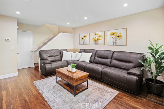 Detail Gallery Image 1 of 1 For 23540 Newhall Ave #4,  Newhall,  CA 91321 - 3 Beds | 2/1 Baths