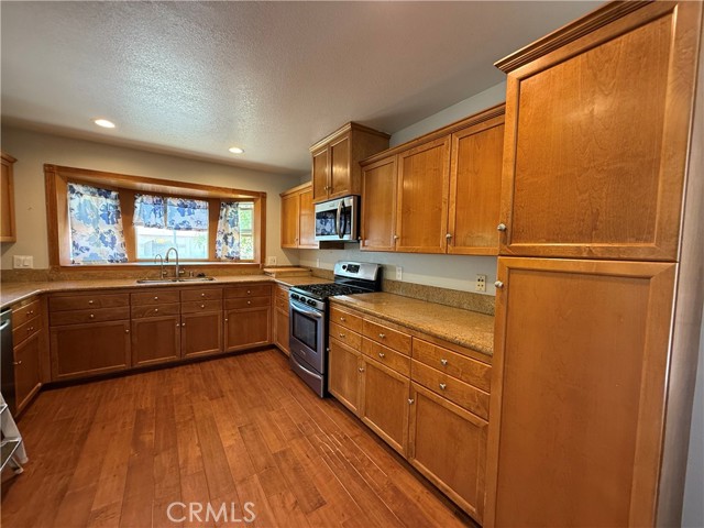 15192 Laguna Avenue, Lake Elsinore CA: https://media.crmls.org/medias/ca4004ba-83fc-46ae-887e-f03f2bd72ca1.jpg
