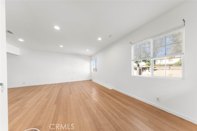 Detail Gallery Image 6 of 52 For 19148 Saticoy St, Reseda,  CA 91335 - 3 Beds | 2 Baths