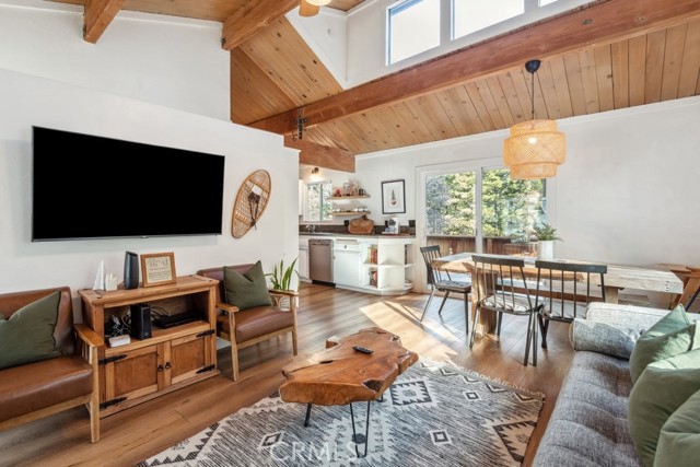 43121 Grizzly Road, Big Bear Lake CA: https://media.crmls.org/medias/ca40f9ef-bc61-4c9c-b52a-ccd18232002a.jpg