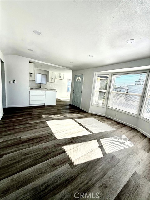 Detail Gallery Image 6 of 14 For 2511 E 131st, Compton,  CA 90222 - 3 Beds | 2 Baths