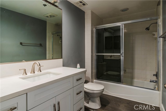 Detail Gallery Image 11 of 34 For 230 S Catalina Ave #303,  Redondo Beach,  CA 90277 - 2 Beds | 2 Baths