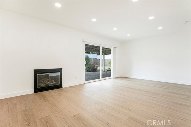 10415 Wish Avenue, Granada Hills CA: https://media.crmls.org/medias/ca432e53-d108-4212-a1bf-54f4e0527aef.jpg