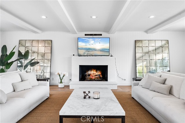 Detail Gallery Image 4 of 36 For 11 Harbor Is, Newport Beach,  CA 92660 - 3 Beds | 2 Baths