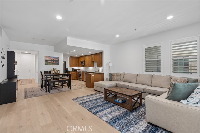 300 E 4th Street, Long Beach CA: https://media.crmls.org/medias/ca43655b-9cbf-4c0a-a5c2-ffa3ac37161c.jpg