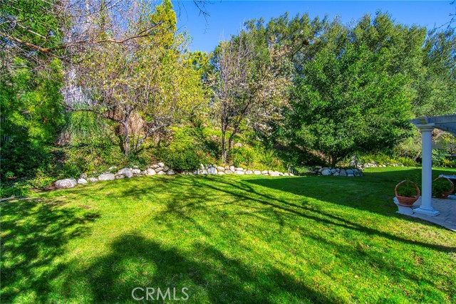 25339 Prado De Los Arboles, Calabasas CA: https://media.crmls.org/medias/ca43aa9b-772f-4f4e-9885-3b0bc3f012fd.jpg
