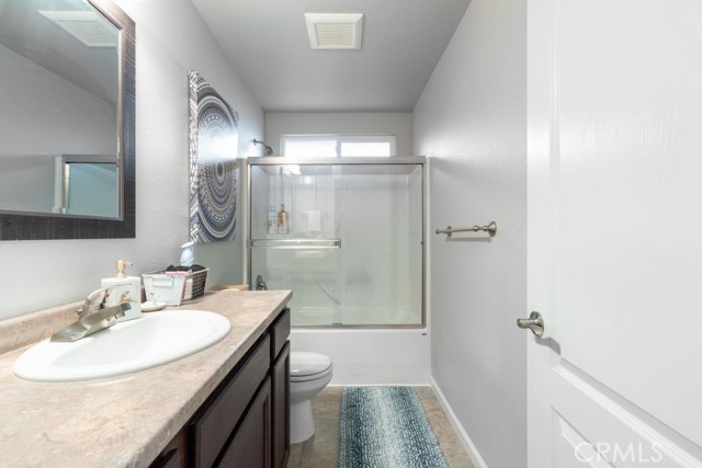 Detail Gallery Image 5 of 34 For 969 August Way, Redding,  CA 96003 - 3 Beds | 2 Baths