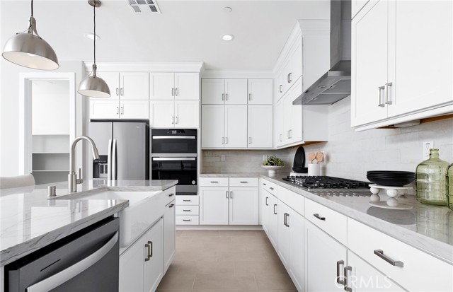 Detail Gallery Image 3 of 14 For 4033 Hudson Ln, Lake Elsinore,  CA 92530 - 3 Beds | 2 Baths