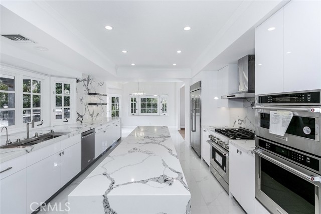 6037 Little Oak Lane, Woodland Hills CA: https://media.crmls.org/medias/ca446df7-c0be-40fa-9118-7770d796897d.jpg