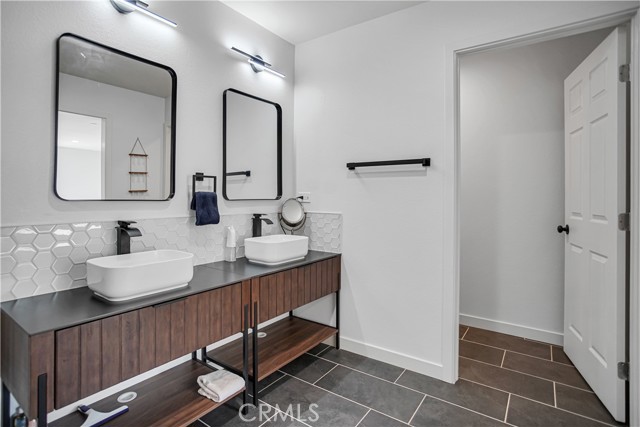 33140 Hill, Lake Elsinore CA: https://media.crmls.org/medias/ca44af9b-8a83-402e-a6ca-610b27c3d41b.jpg