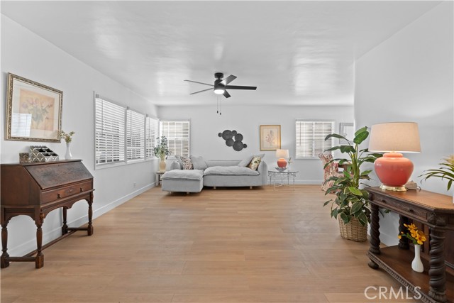 Detail Gallery Image 4 of 19 For 874 W 33rd Way, Long Beach,  CA 90806 - 3 Beds | 2 Baths