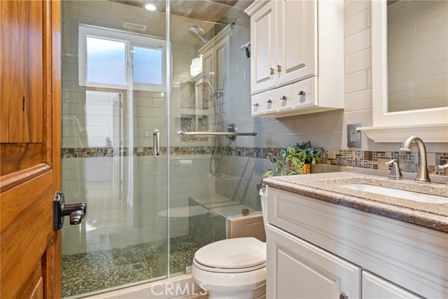 513 E Hillsdale Street, Inglewood CA: https://media.crmls.org/medias/ca450fdf-451b-4bf5-8471-570296180fc5.jpg