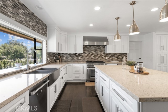 6 Woodland Lane, Arcadia CA: https://media.crmls.org/medias/ca4529f8-286e-4b47-b25b-ace6c19e1ef5.jpg