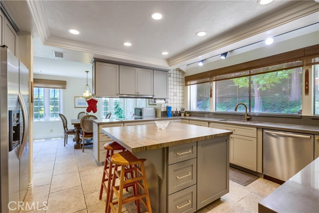 Detail Gallery Image 21 of 63 For 22851 Pocetas, Mission Viejo,  CA 92692 - 5 Beds | 3 Baths