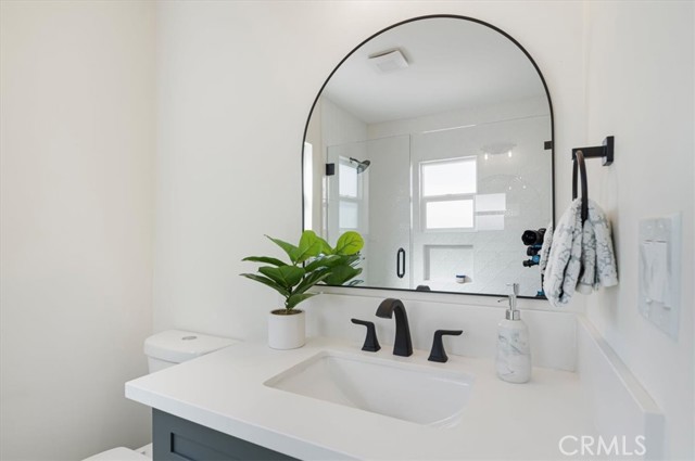 Detail Gallery Image 21 of 25 For 4529 Abbey Pl, Los Angeles,  CA 90019 - 2 Beds | 2 Baths