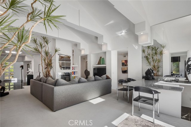 4219 Tarzana Estates Drive, Tarzana CA: https://media.crmls.org/medias/ca468fb6-64f6-486d-857f-1ddb887a117e.jpg