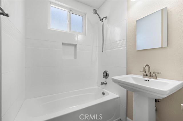Detail Gallery Image 14 of 19 For 16882 Ross Ln, Huntington Beach,  CA 92647 - 4 Beds | 2 Baths
