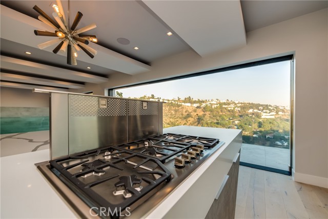 Detail Gallery Image 7 of 75 For 8401 Wyndham Rd, Hollywood Hills,  CA 90046 - 5 Beds | 6 Baths