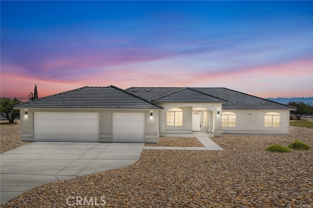 8569 Oakwood Avenue, Hesperia CA: https://media.crmls.org/medias/ca472e1f-2053-43cc-b8ab-eef88ac9f035.jpg