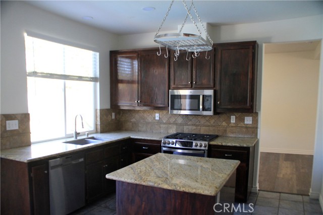 Detail Gallery Image 4 of 26 For 41105 Chaco Canyon Rd, Murrieta,  CA 92562 - 4 Beds | 2/1 Baths